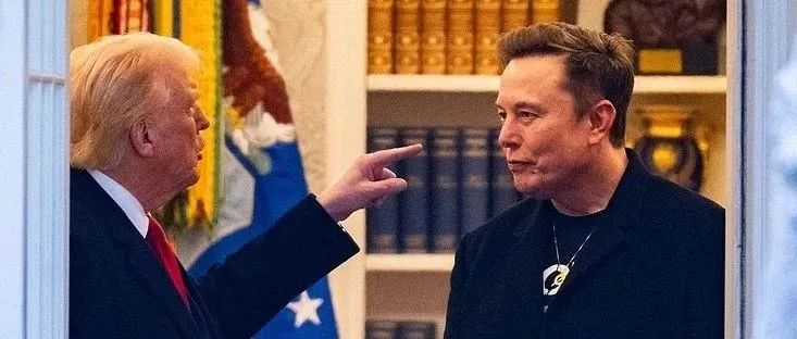 马斯克（右）和特朗普 资料图（参考消息报道配图）