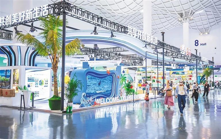 4月11日，海南国际会展中心，第五届中国国际消费品博览会海南馆。海南日报全媒体记者 李天平 摄